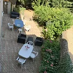 Meuble De Tourisme Dans Parc Arbore 1000m2 - Sejour-la-roche Eperon Lejlighed *