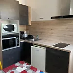 Meuble De Tourisme Dans Parc Arbore 1000m2 - Sejour-la-roche Eperon Apartament