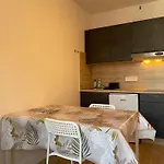Meuble De Tourisme Dans Parc Arbore 1000m2 - Sejour-la-roche Eperon *