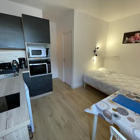 Meuble De Tourisme Dans Parc Arbore 1000m2 - Sejour-la-roche Eperon