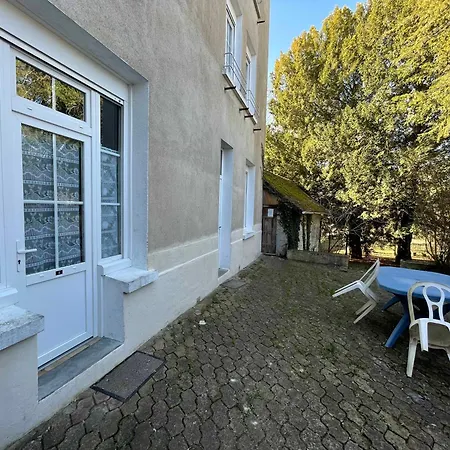 Meuble De Tourisme Dans Parc Arbore 1000m2 - Sejour-la-roche Eperon 拉罗什波赛