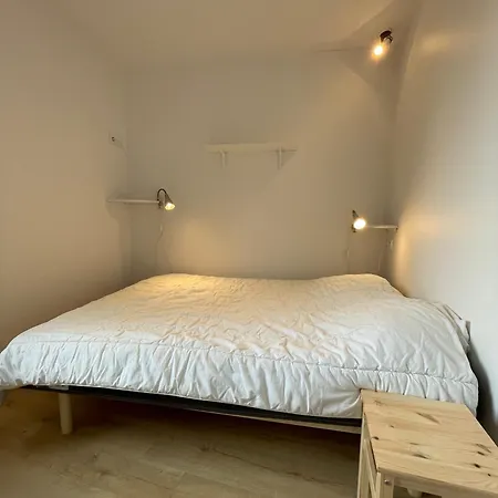 Meuble De Tourisme Dans Parc Arbore 1000m2 - Sejour-la-roche Eperon