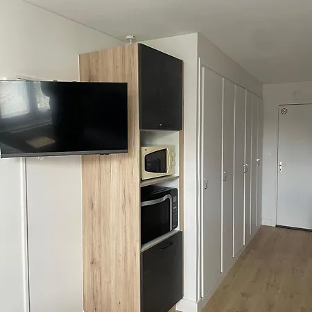 Apartment Meuble De Tourisme Dans Parc Arbore 1000m2 - Sejour-la-roche Eperon *
