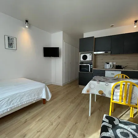 Lejlighed Meuble De Tourisme Dans Parc Arbore 1000m2 - Sejour-la-roche Eperon