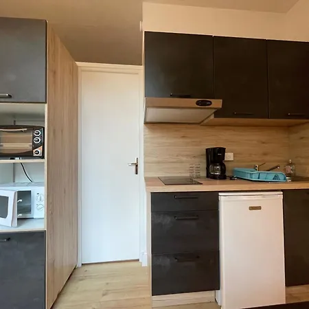 Meuble De Tourisme Dans Parc Arbore 1000m2 - Sejour-la-roche Eperon *