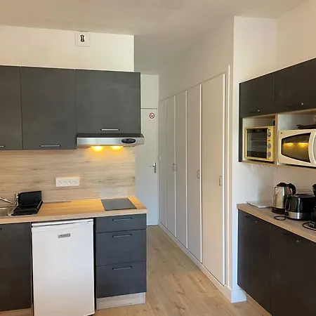 Meuble De Tourisme Dans Parc Arbore 1000m2 - Sejour-la-roche Eperon