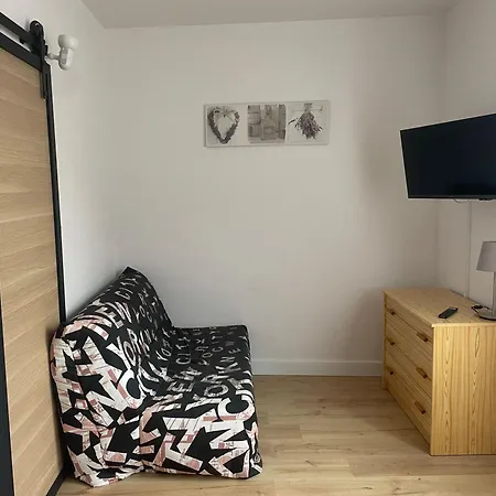 Meuble De Tourisme Dans Parc Arbore 1000m2 - Sejour-la-roche Eperon 公寓