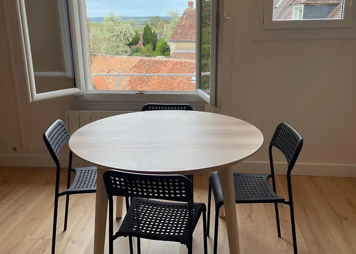 Apartment Meuble De Tourisme Dans Parc Arbore 1000m2 - Sejour-la-roche Eperon