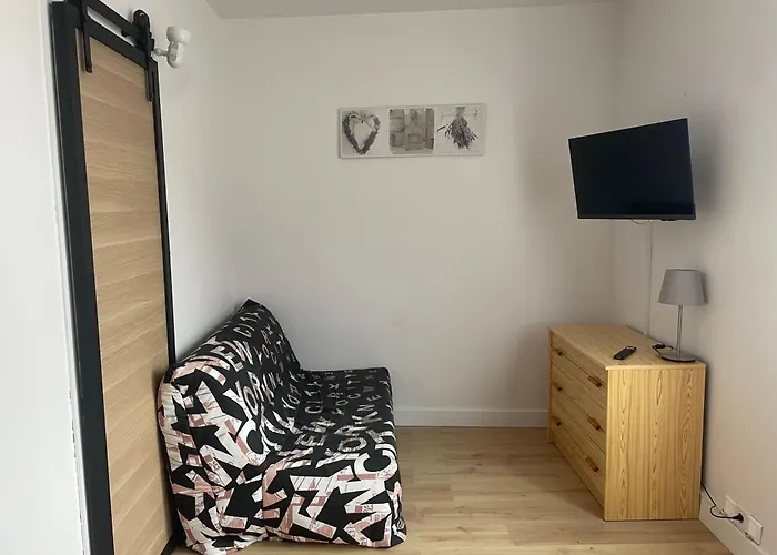 Meuble De Tourisme Dans Parc Arbore 1000m2 - Sejour-la-roche Eperon Apartment